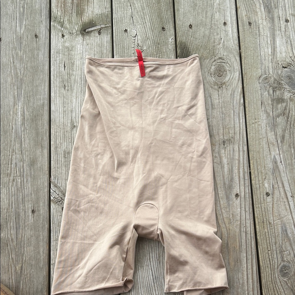 SPANX Nude Shapewear Spanx Shapewear Shorts – High-Rise – Size M
